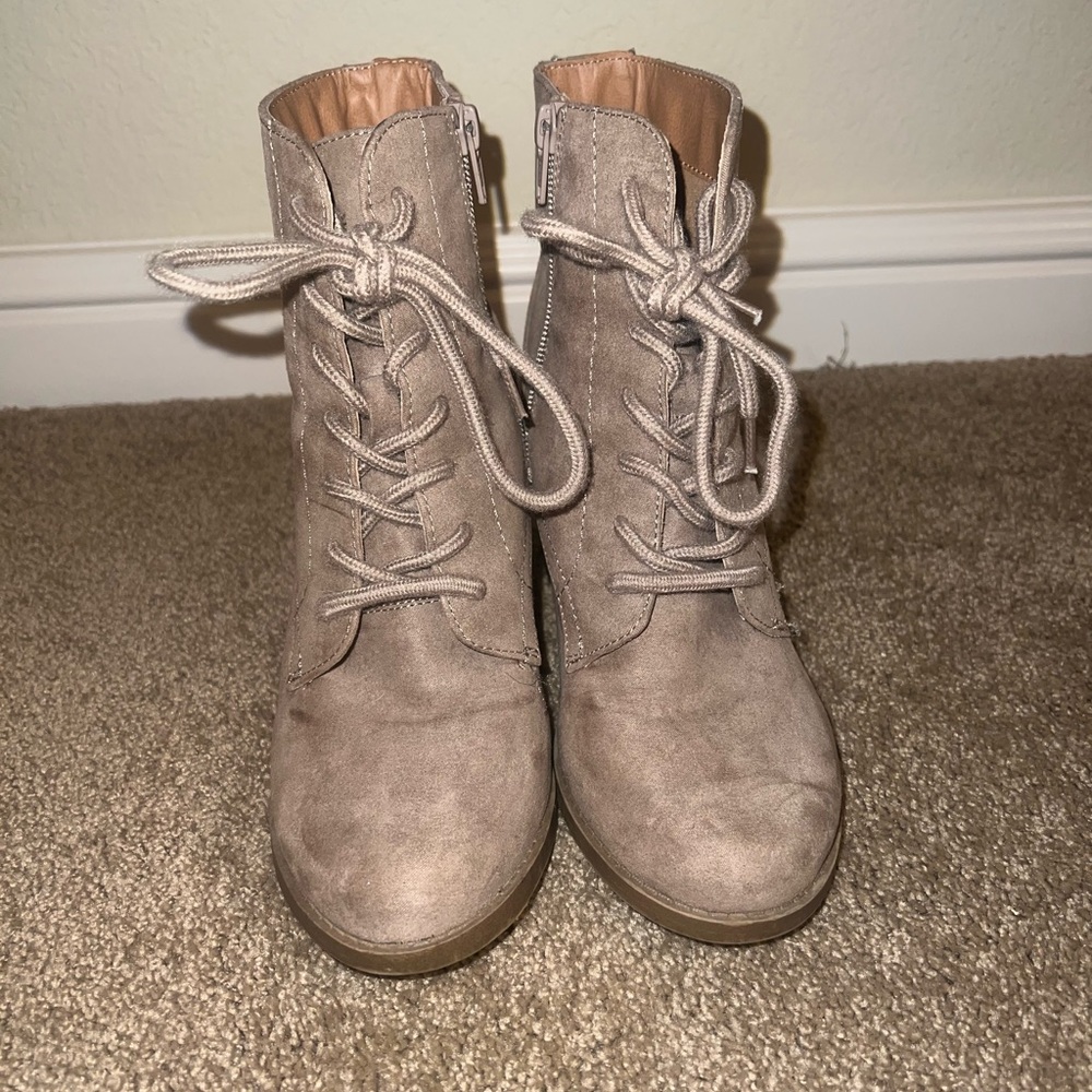 Size 6 1/2 going out heeled Booties!